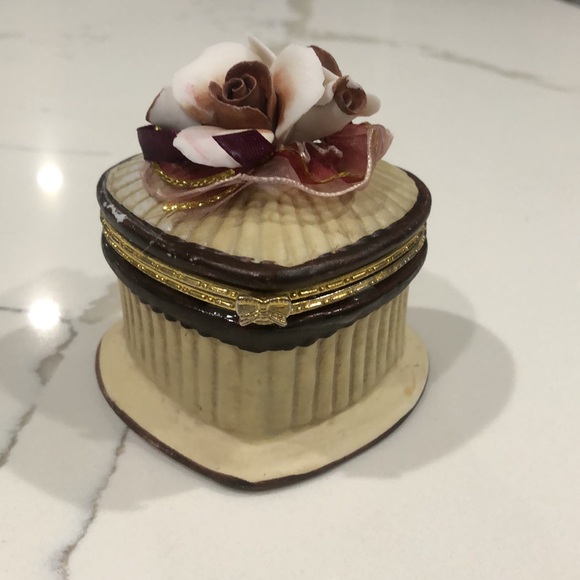 Heart shaped vintage jewelry box - Picture 4 of 9